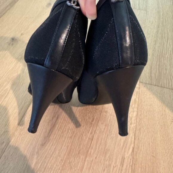 Chanel Interlocking CC Logo Pumps - Picture 3 of 9